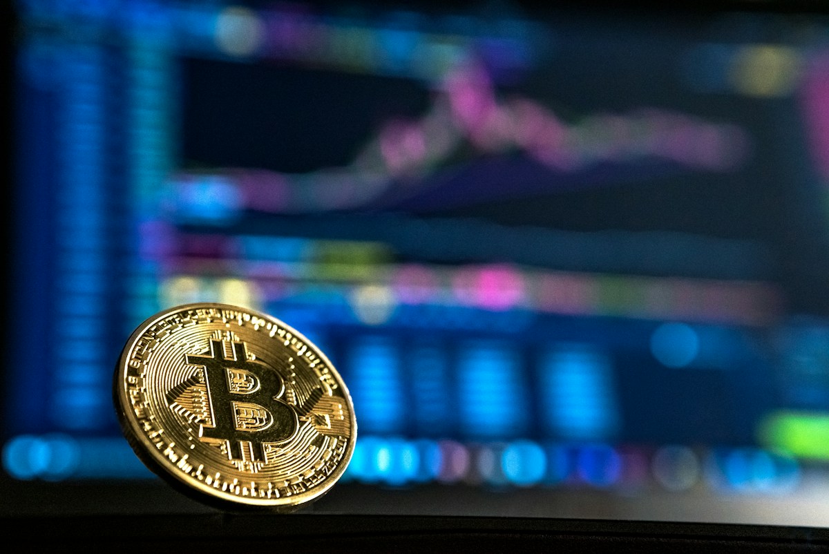 สรุปตลาด Crypto 18 ตุลาคม 2026 — BTC $81,412 Neutral Zone