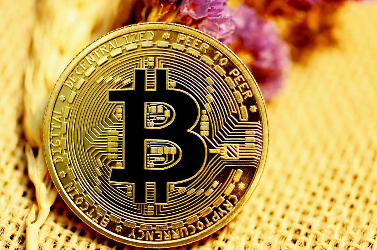 สรุปตลาด Crypto 22 ตุลาคม 2026: BTC $84,081 — ความโลภ 68
